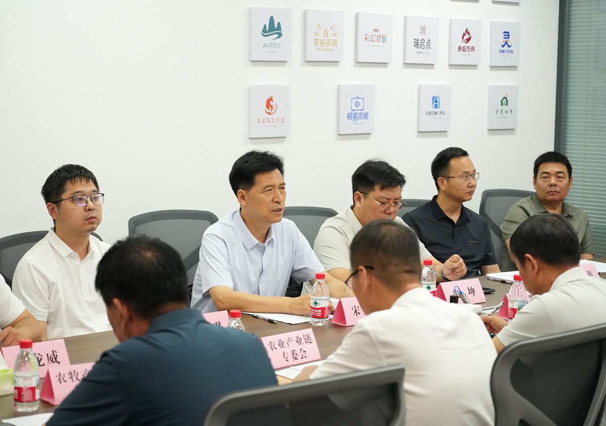 河南省乡村振兴协会AI赋能乡村振兴专题座谈会暨AI赋能品牌下乡公益行动启动仪式在郑州举行